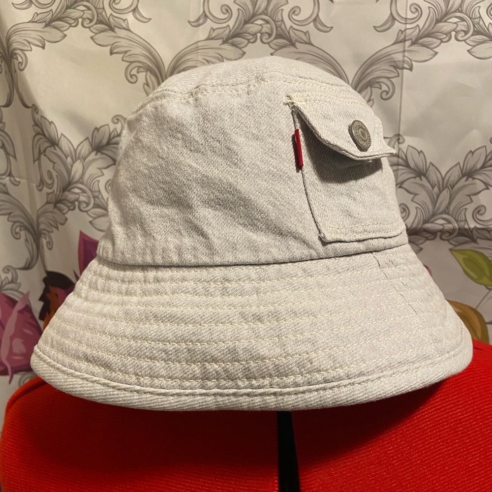 Light denim Levi Strauss Co bucket hat- medium